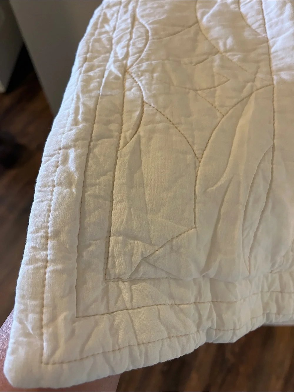 Beautiful Vintage Chariot Wheel quilt with 2- matching shams -queen size